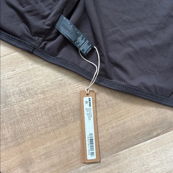 Skims Swim Crop Top - Picture 3 of 4